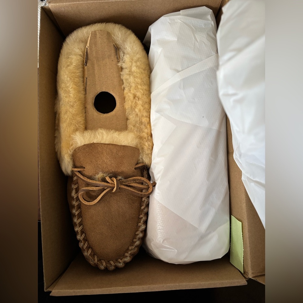 NIB unworn LL Bean women’s Wicked Good Moccasins in color brown. Size 8
